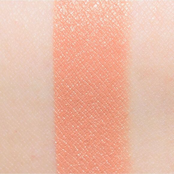 Bobbi Brown Luxe Matte Lipstick in Beige Dew - Picture 4 of 17